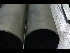 Une usine moderne d'acier au tungstène.