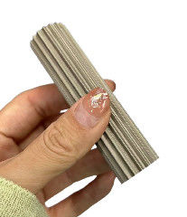 Polissage de moules d'attaches de forme personnalisée avec des matériaux en acier et en carbure de tungstène