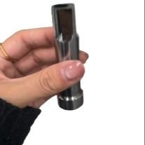 Polissage de moules d'attaches de forme personnalisée avec des matériaux en acier et en carbure de tungstène