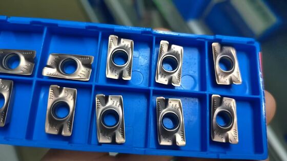 Inserts de fraisage Cnc Apmt1604 de précision en carbure, idéaux pour couper l'acier inoxydable dans les environnements professionnels de travail des métaux
