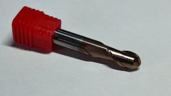 HRC55 Carbide End Mill Diamètre 10 millimètres Couche de cuivre brun offrant des performances dans diverses opérations d'usinage